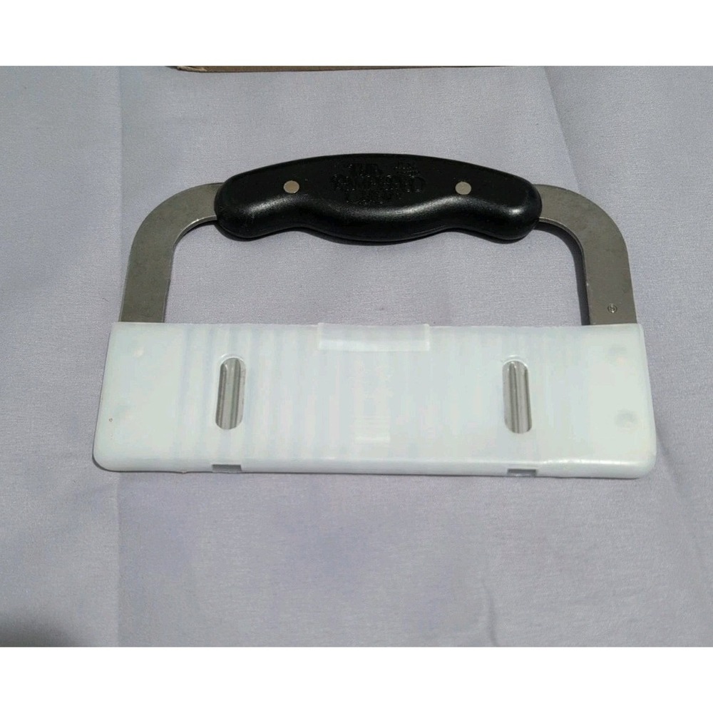 Pampered‎ Chef Crinkle Cutter Stainless Steel With Cover
